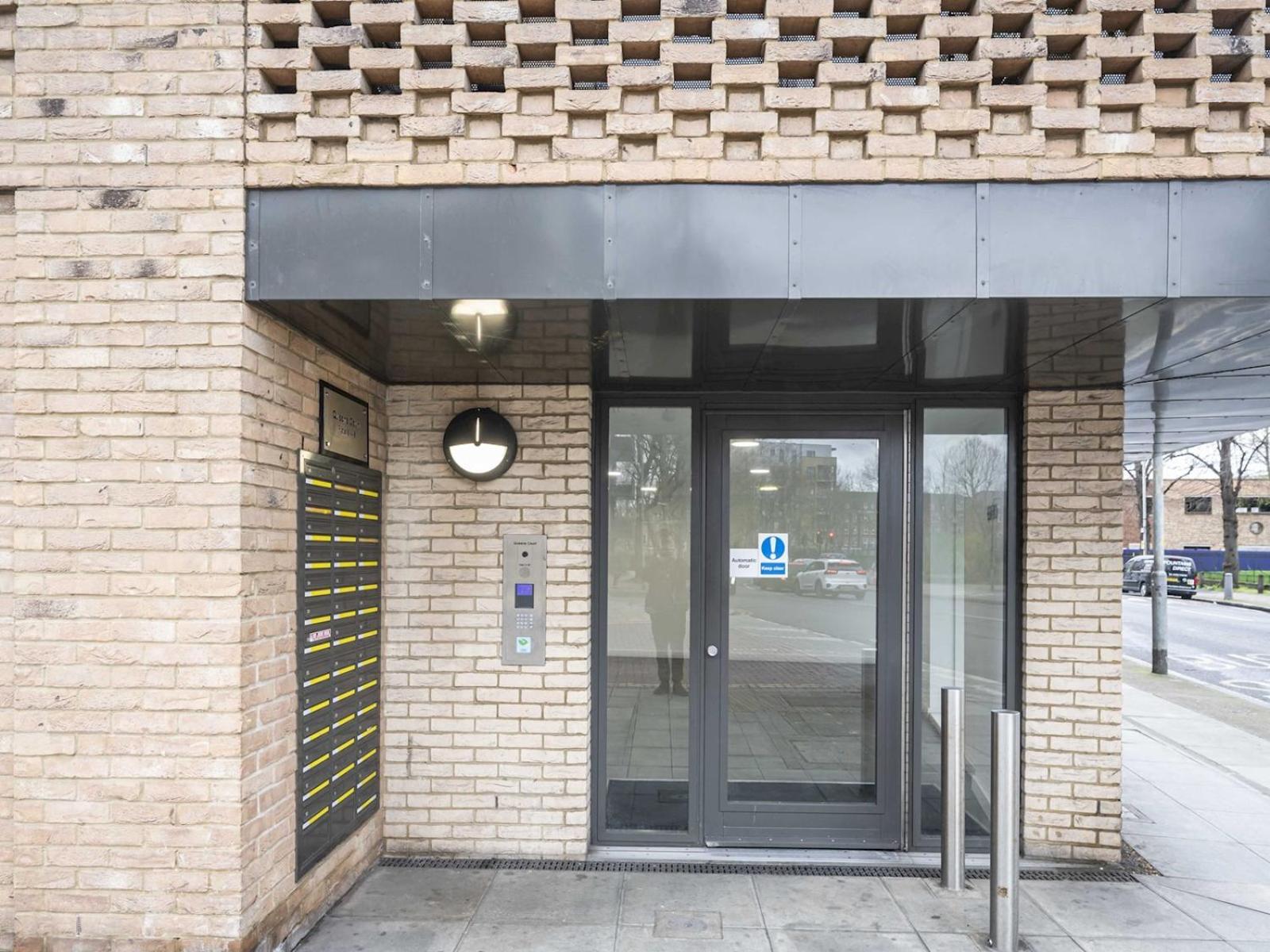 London Apartment Near Tower Bridge And Tube Pass The Keys ภายนอก รูปภาพ