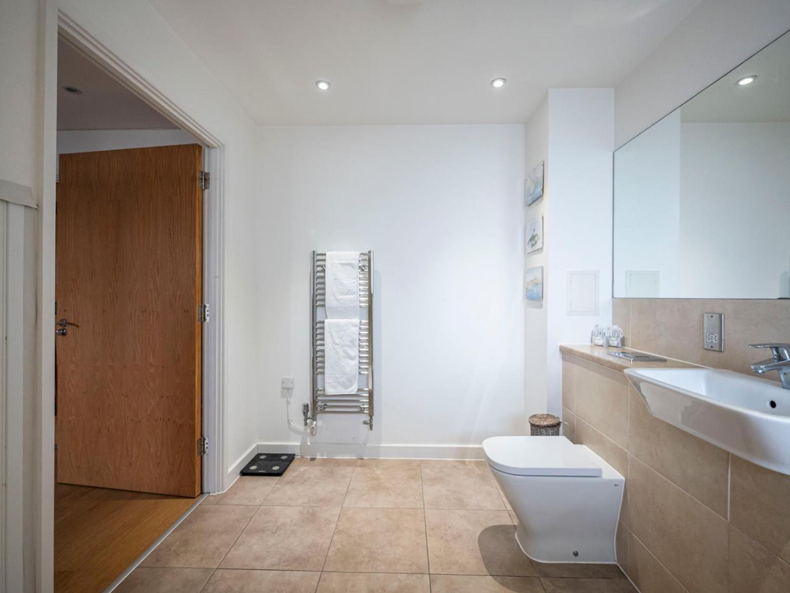 London Apartment Near Tower Bridge And Tube Pass The Keys ภายนอก รูปภาพ