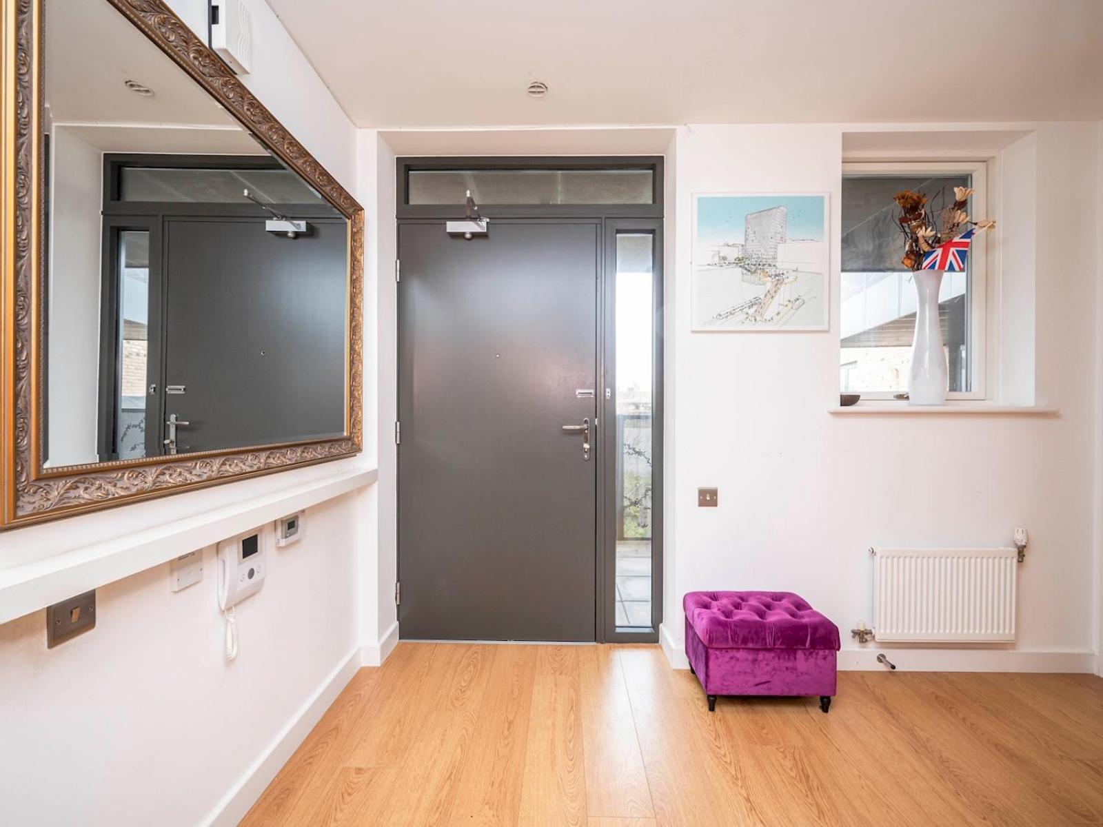London Apartment Near Tower Bridge And Tube Pass The Keys ภายนอก รูปภาพ