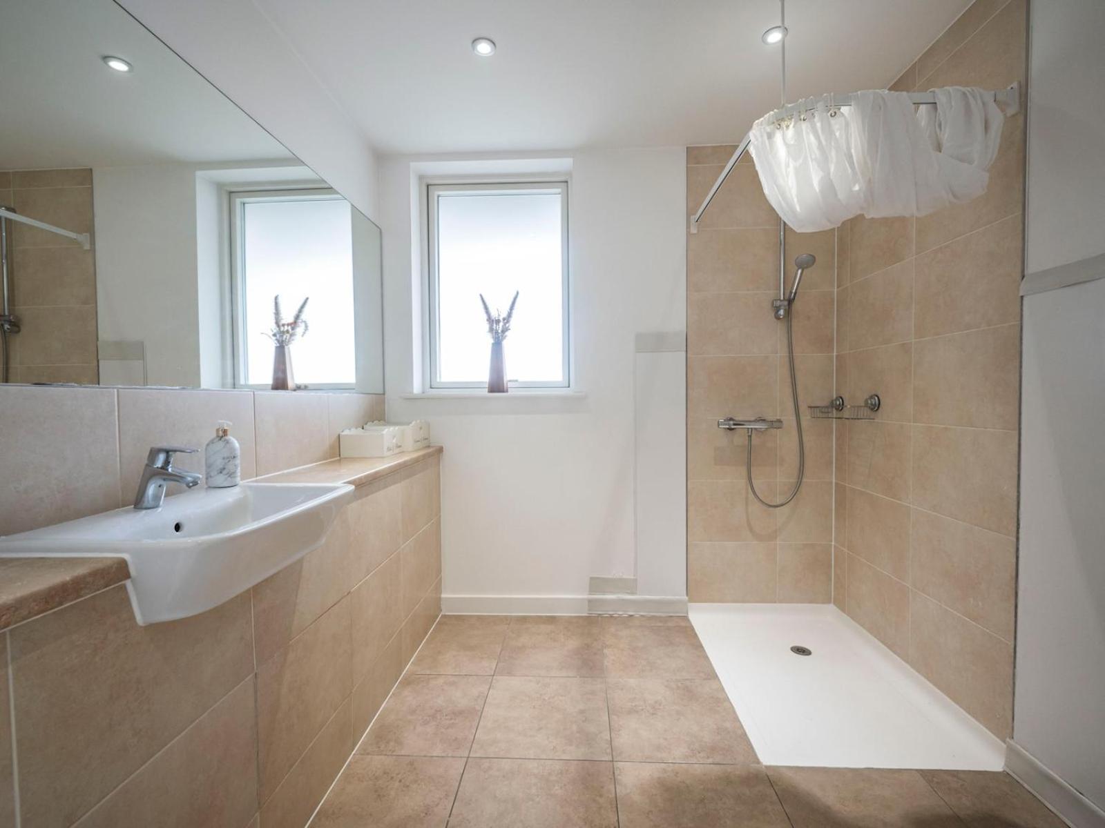 London Apartment Near Tower Bridge And Tube Pass The Keys ภายนอก รูปภาพ
